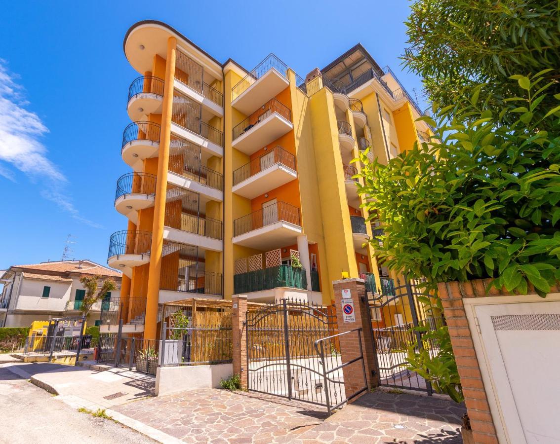 Residence Palazzo Sayonara Tortoreto Ngoại thất bức ảnh
